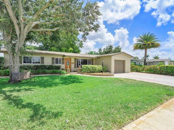 8220 NW 24th Ct, Pembroke Pines FL 33024