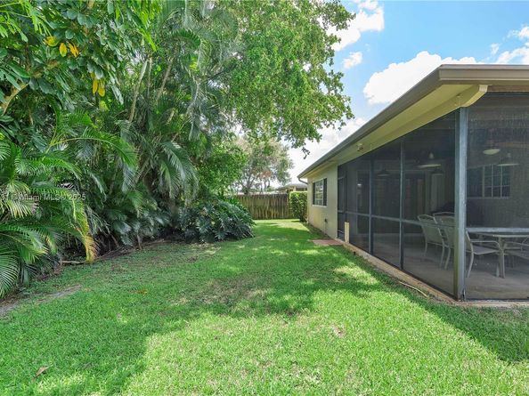 8220 NW 24th Ct, Pembroke Pines FL 33024