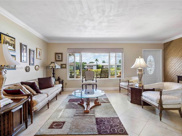 8220 NW 24th Ct, Pembroke Pines FL 33024