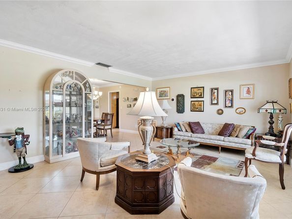 8220 NW 24th Ct, Pembroke Pines FL 33024