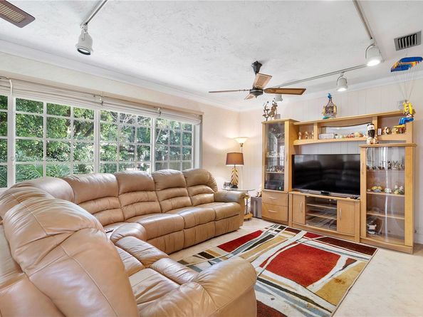 8220 NW 24th Ct, Pembroke Pines FL 33024