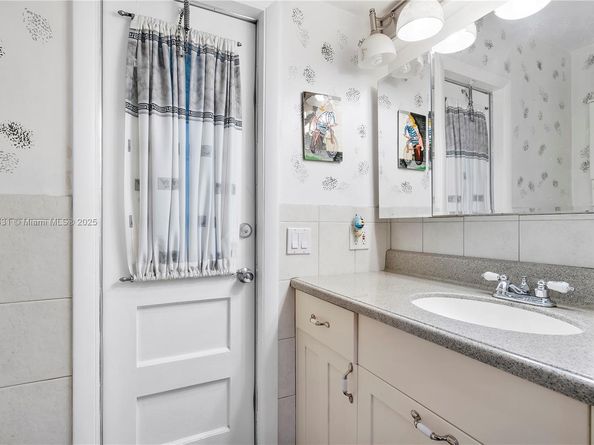 8220 NW 24th Ct, Pembroke Pines FL 33024