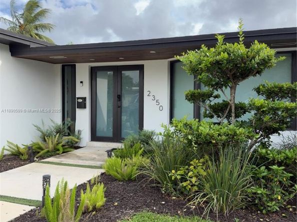 2350 NE 194th St, Miami FL 33180