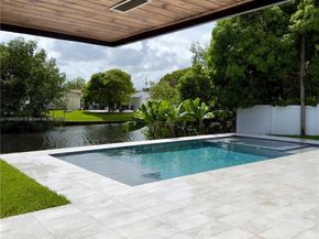 2350 NE 194th St, Miami FL 33180