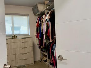 2350 NE 194th St, Miami FL 33180
