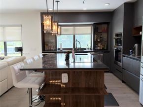2350 NE 194th St, Miami FL 33180