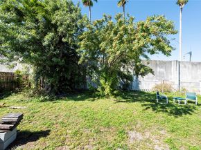 600 SW 11th Ave, Hallandale Beach FL 33009