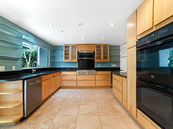 3470 N Meridian Ave, Miami Beach FL 33140