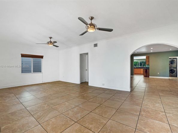 3470 N Meridian Ave, Miami Beach FL 33140