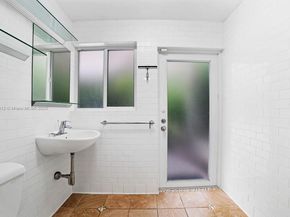 3470 N Meridian Ave, Miami Beach FL 33140