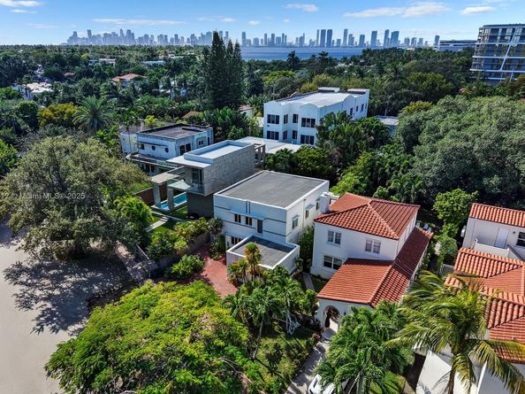 3470 N Meridian Ave, Miami Beach FL 33140