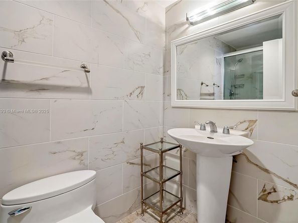 1825 S Ocean Dr PH1, Hallandale Beach FL 33009