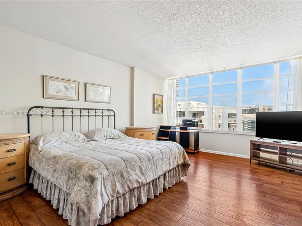 1825 S Ocean Dr PH1, Hallandale Beach FL 33009