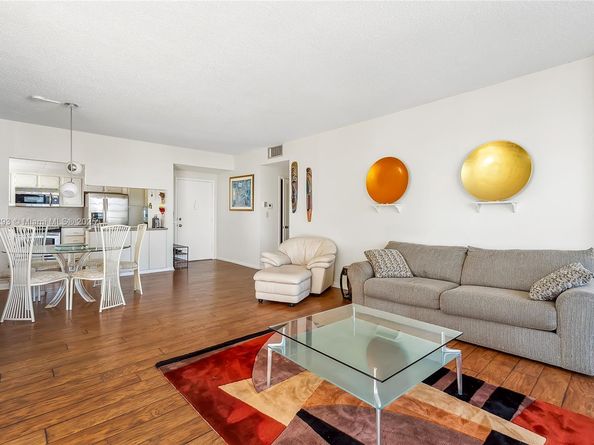 1825 S Ocean Dr PH1, Hallandale Beach FL 33009