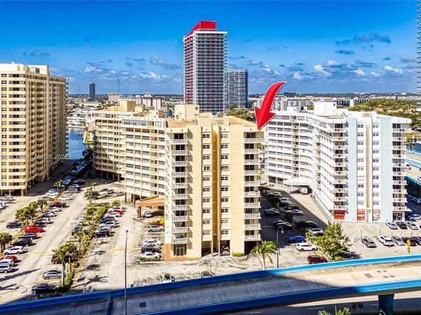1825 S Ocean Dr PH1, Hallandale Beach FL 33009