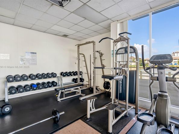 1825 S Ocean Dr PH1, Hallandale Beach FL 33009