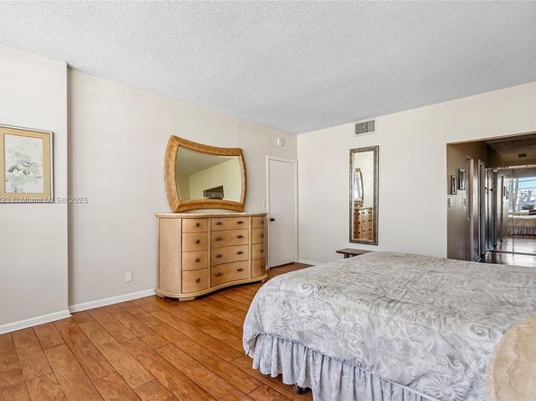 1825 S Ocean Dr PH1, Hallandale Beach FL 33009