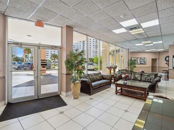 1825 S Ocean Dr PH1, Hallandale Beach FL 33009