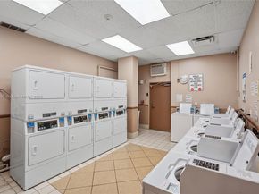 1825 S Ocean Dr PH1, Hallandale Beach FL 33009