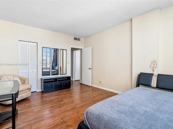1825 S Ocean Dr PH1, Hallandale Beach FL 33009