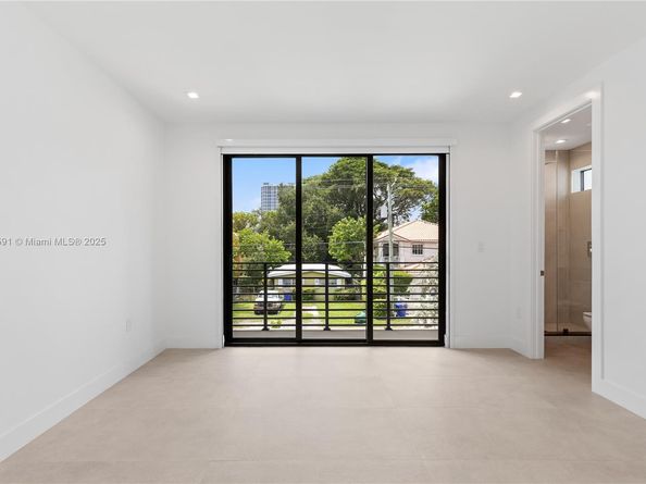 3045 Elizabeth St 3045, Miami FL 33133