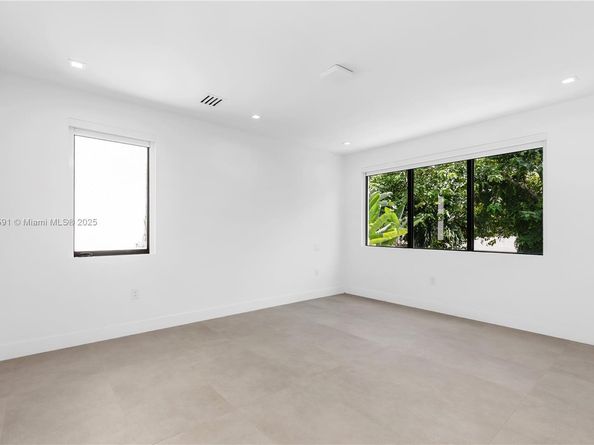 3045 Elizabeth St 3045, Miami FL 33133