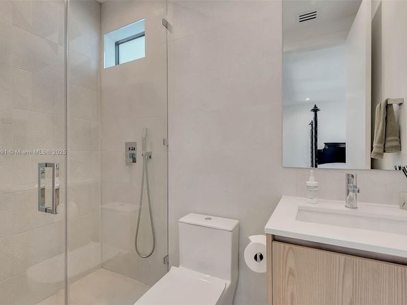 3045 Elizabeth St 3045, Miami FL 33133