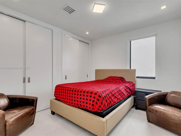 3045 Elizabeth St 3045, Miami FL 33133