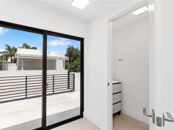 3045 Elizabeth St 3045, Miami FL 33133