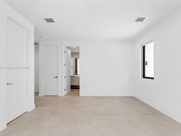 3045 Elizabeth St 3045, Miami FL 33133