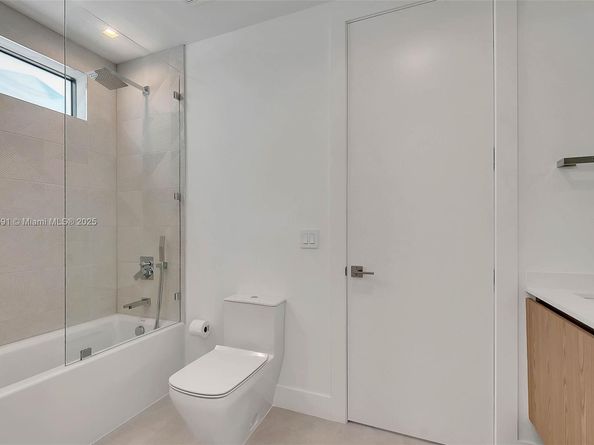 3045 Elizabeth St 3045, Miami FL 33133