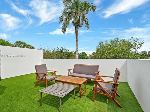 3045 Elizabeth St 3045, Miami FL 33133