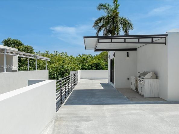 3045 Elizabeth St 3045, Miami FL 33133
