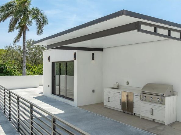 3045 Elizabeth St 3045, Miami FL 33133