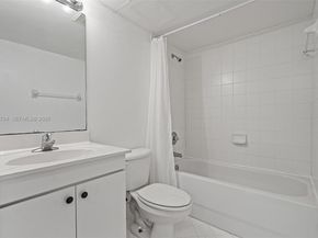 945 NE 34th Ave 103, Homestead FL 33033