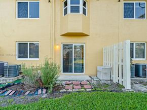 945 NE 34th Ave 103, Homestead FL 33033