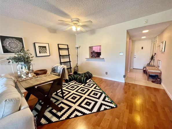 2312 S Cypress Bend Dr 410, Pompano Beach FL 33069