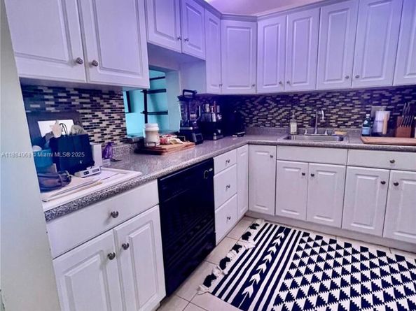 2312 S Cypress Bend Dr 410, Pompano Beach FL 33069