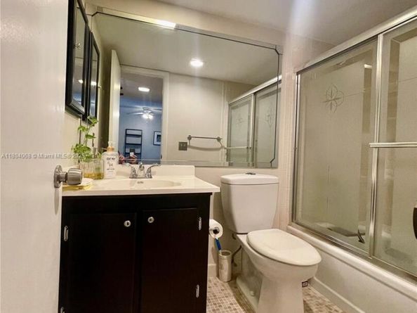 2312 S Cypress Bend Dr 410, Pompano Beach FL 33069