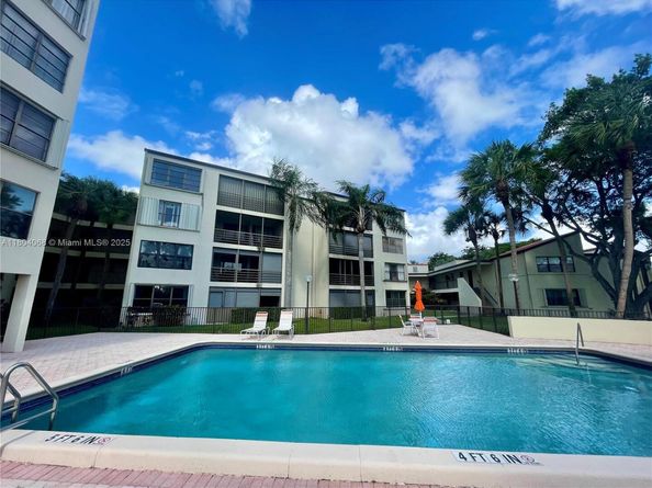 2312 S Cypress Bend Dr 410, Pompano Beach FL 33069