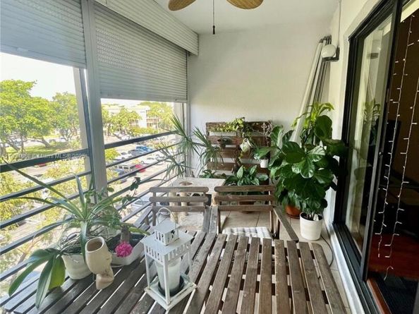 2312 S Cypress Bend Dr 410, Pompano Beach FL 33069