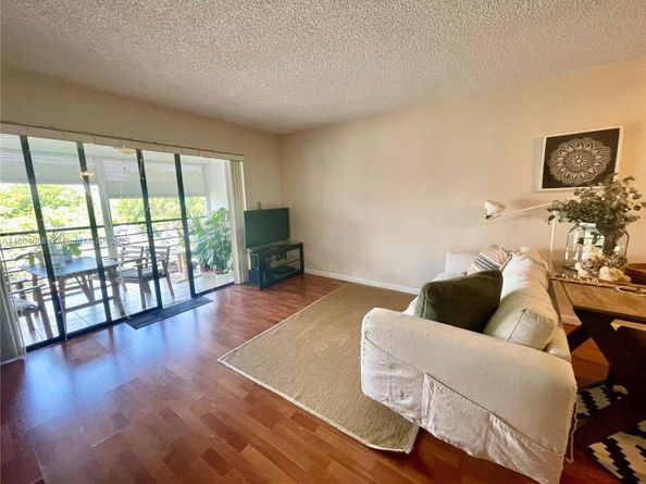 2312 S Cypress Bend Dr 410, Pompano Beach FL 33069