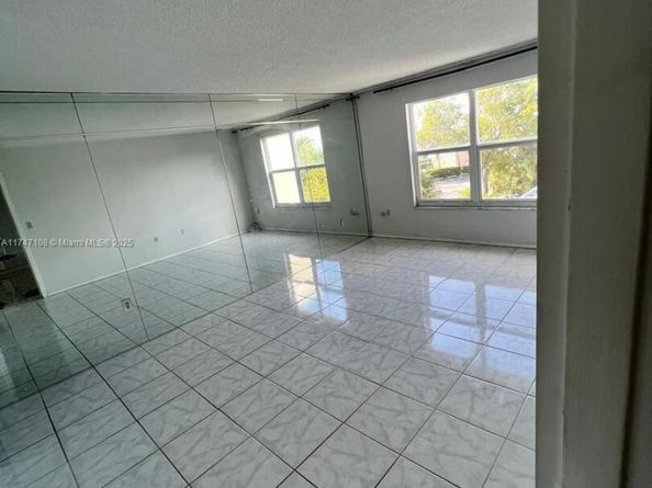 555 NE 123rd St 412B, North Miami FL 33161