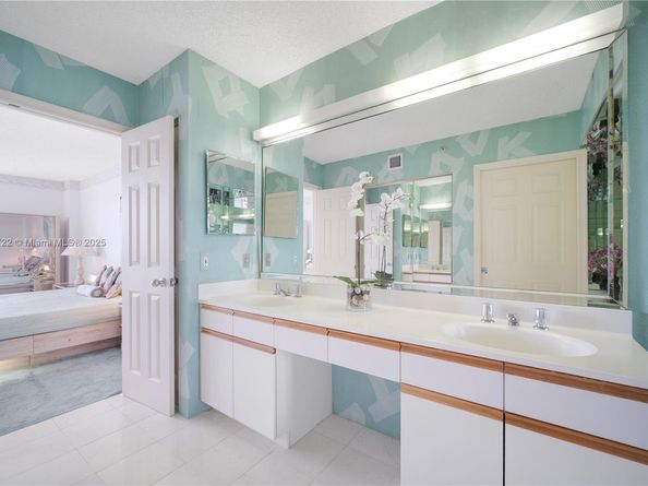 3530 Mystic Pointe Dr 2102, Aventura FL 33180