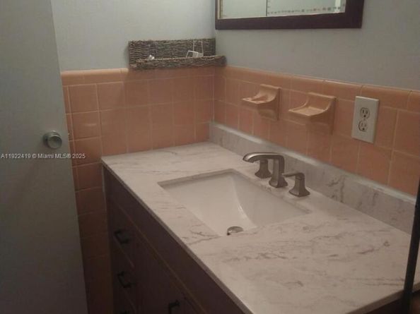 600 Layne 216, Hallandale Beach FL 33009