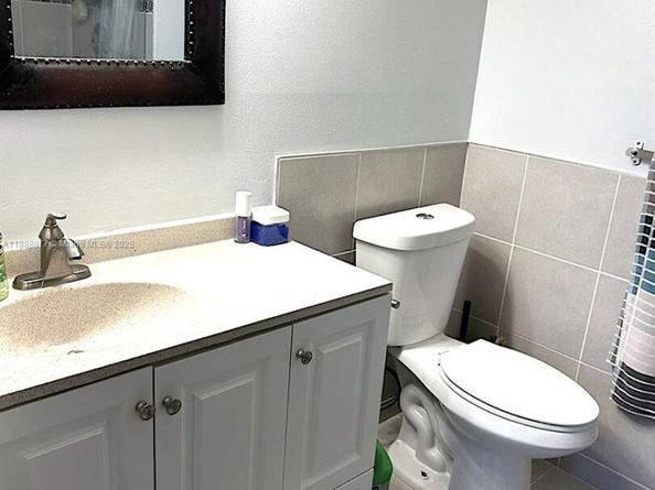 4570 NW 18th Ave 107, Deerfield Beach FL 33064