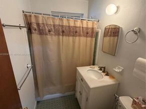 10910 SW 40th St, Miami FL 33165