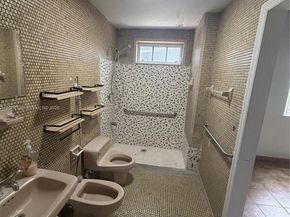 10910 SW 40th St, Miami FL 33165