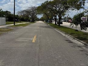 10910 SW 40th St, Miami FL 33165