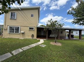 10910 SW 40th St, Miami FL 33165